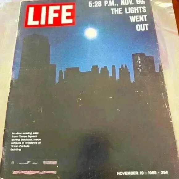 Life Magazine, November 19, 1965 - Manhattan power blackout, New York - Picture 1 of 4